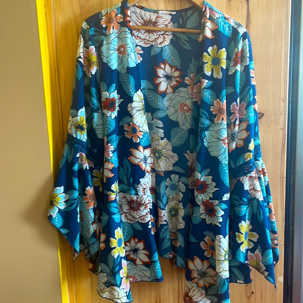 ODDY Floral Bell Sleeve Open Shirt